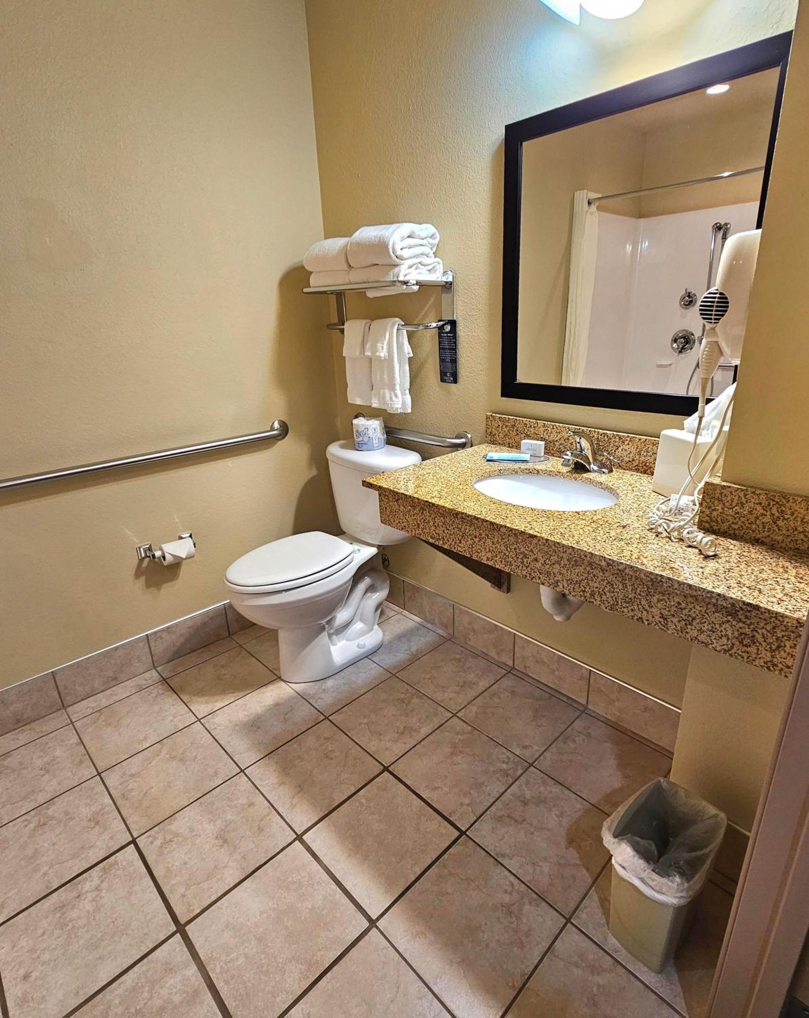Cobblestone Inn & Suites - Clintonville Dış mekan fotoğraf