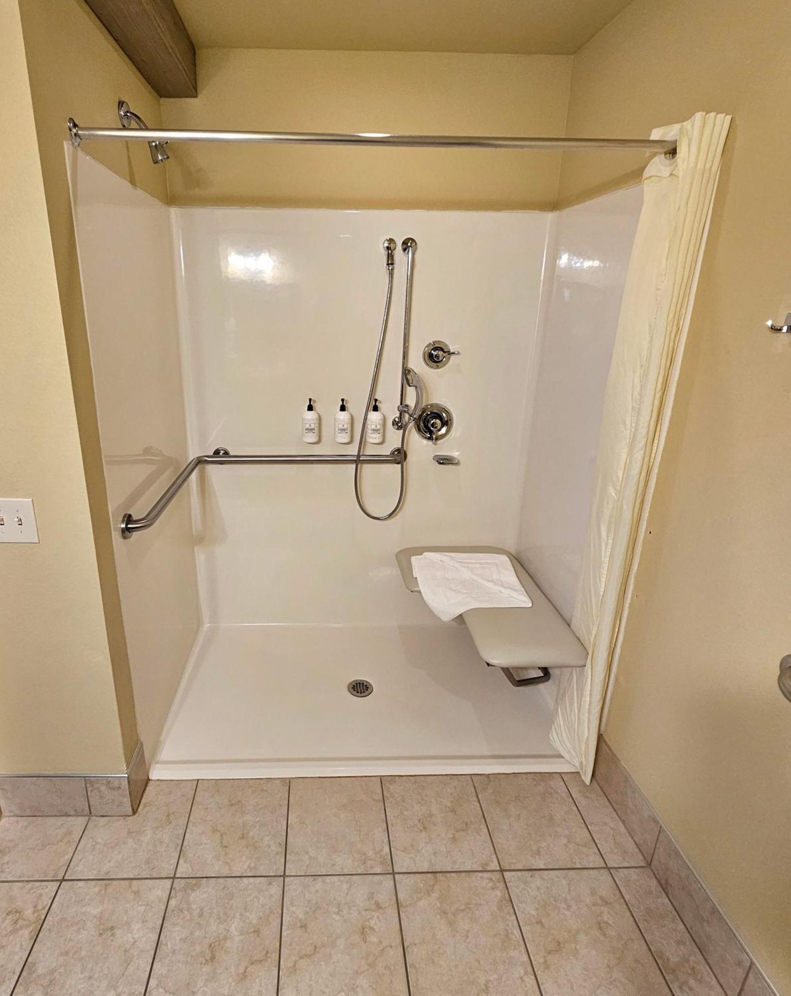 Cobblestone Inn & Suites - Clintonville Dış mekan fotoğraf