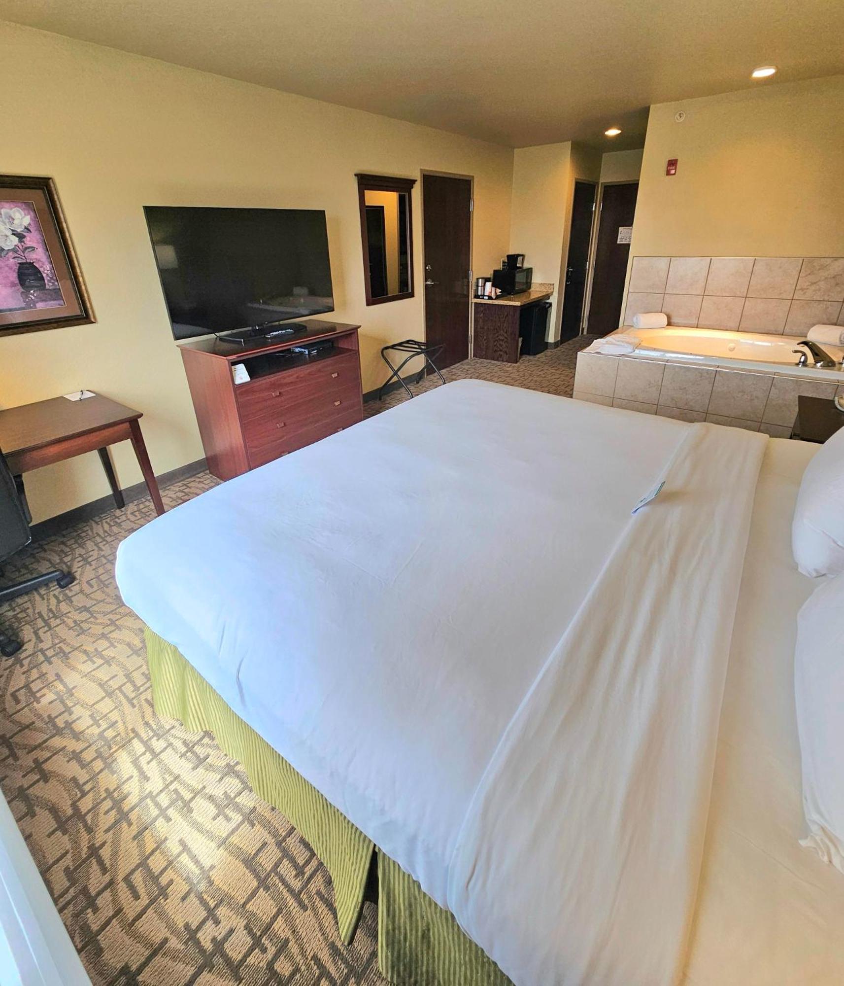 Cobblestone Inn & Suites - Clintonville Dış mekan fotoğraf